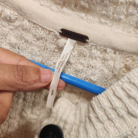 Free People Cream Fitted V-neck textured Sweater with Buttons Size S - Picture 3 of 5